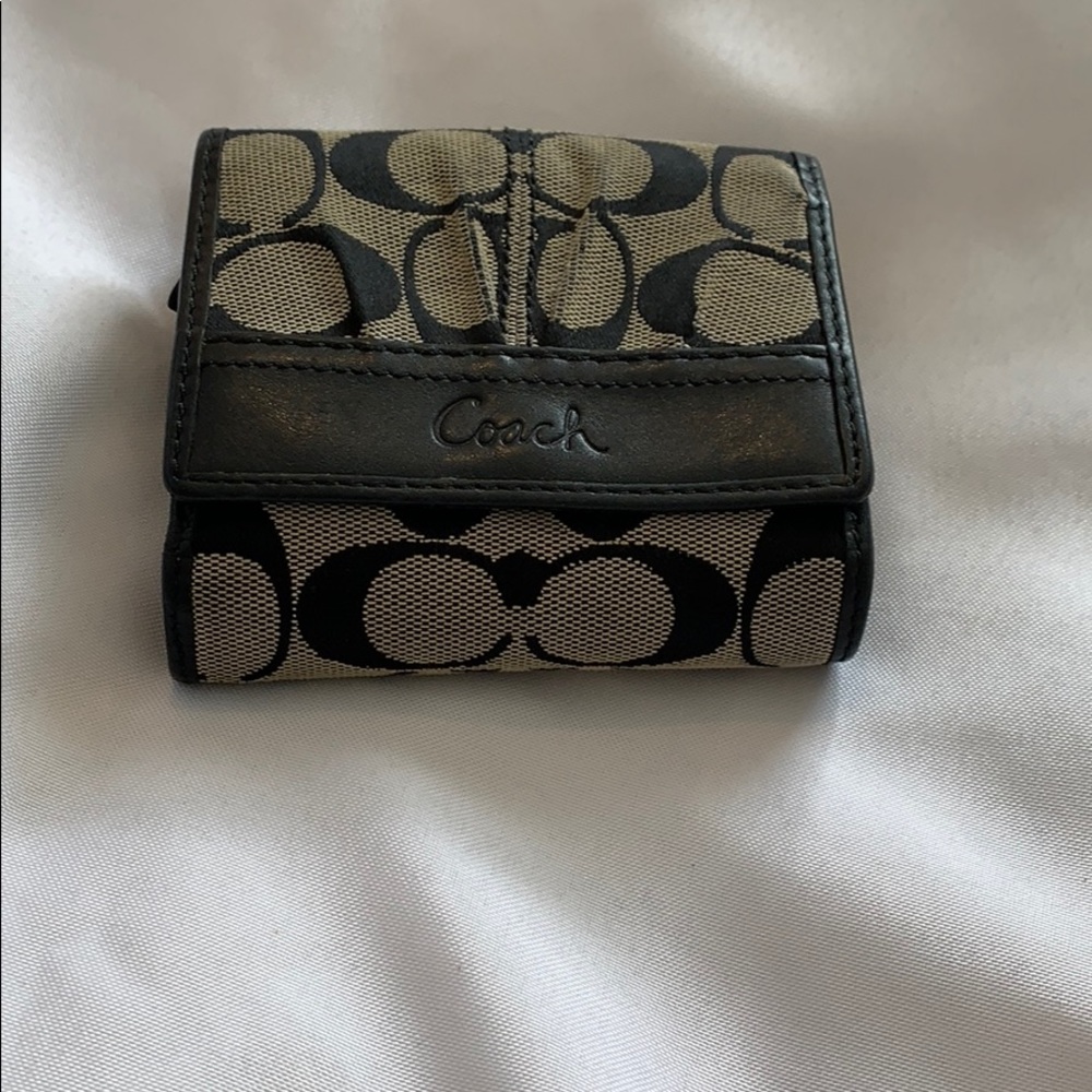 💕🌈💕🌸 Woman’s Coach Signature Wallet